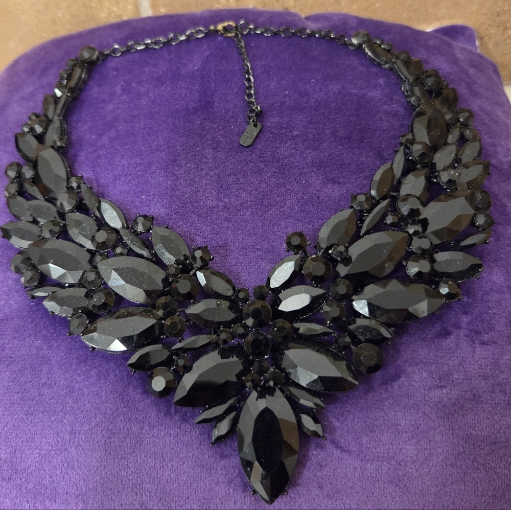 🖤 Black Jeweled Neclace